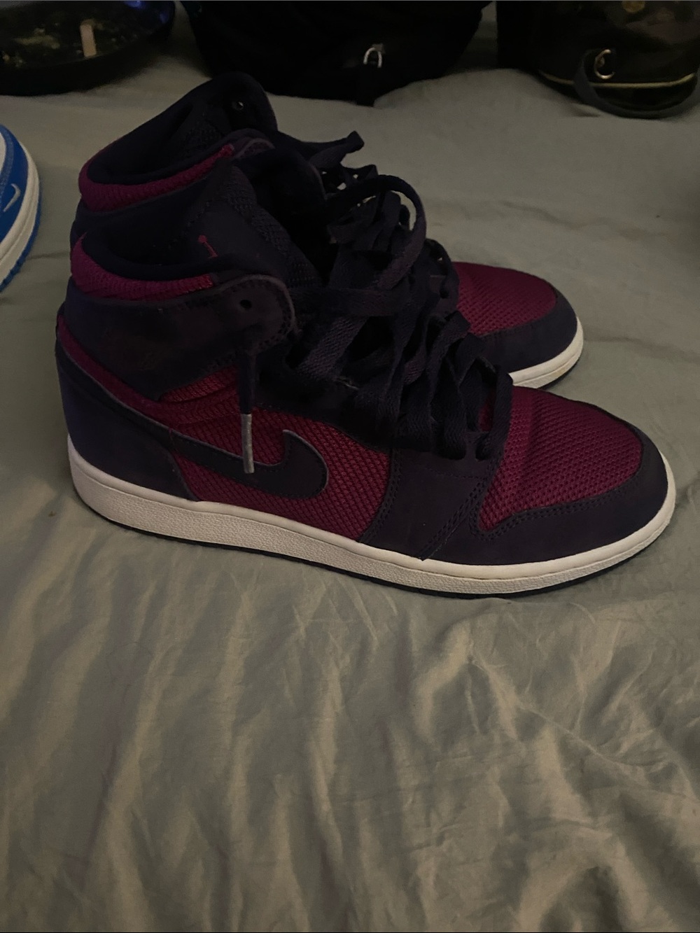 Nike Jordan Retro 1 Mid, Size 5.5Y/7W